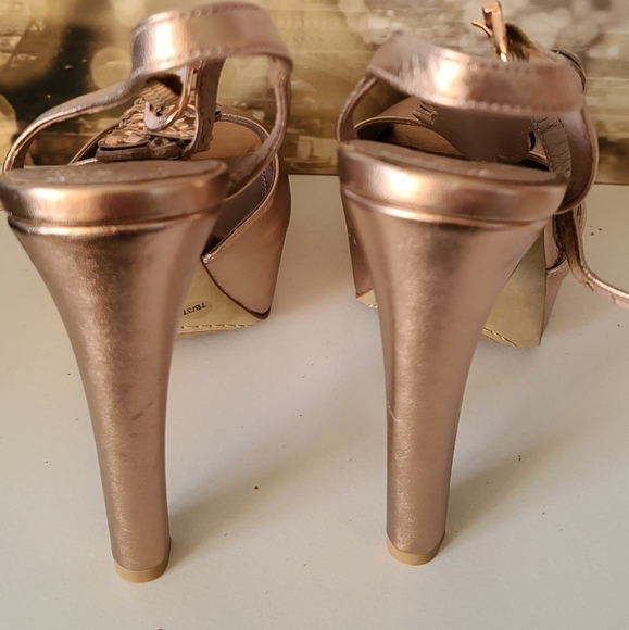 VINCE Camuto rose gold metallic heels US7 - Picture 5 of 10